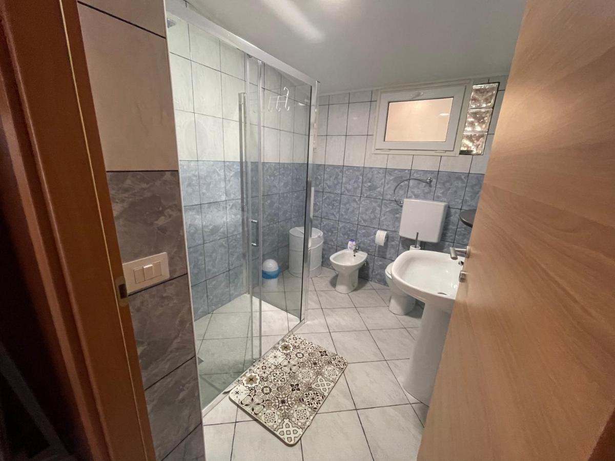 Al Cervo Tra I Laghi Bed & Breakfast Tavernerio Exterior photo