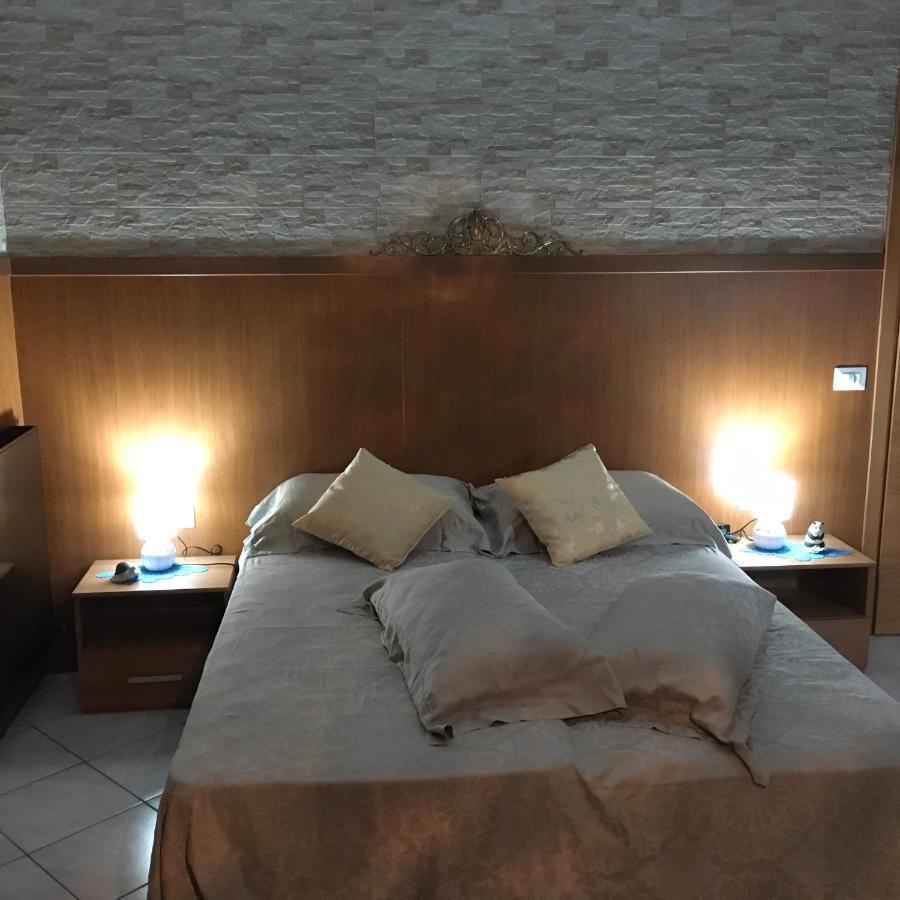 Al Cervo Tra I Laghi Bed & Breakfast Tavernerio Exterior photo