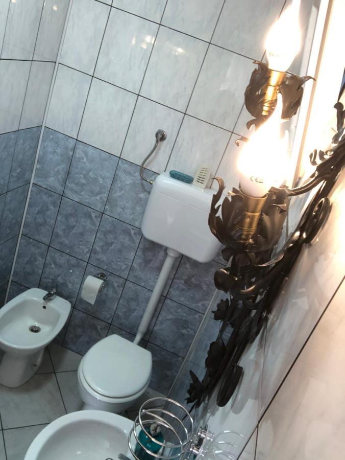 Al Cervo Tra I Laghi Bed & Breakfast Tavernerio Exterior photo